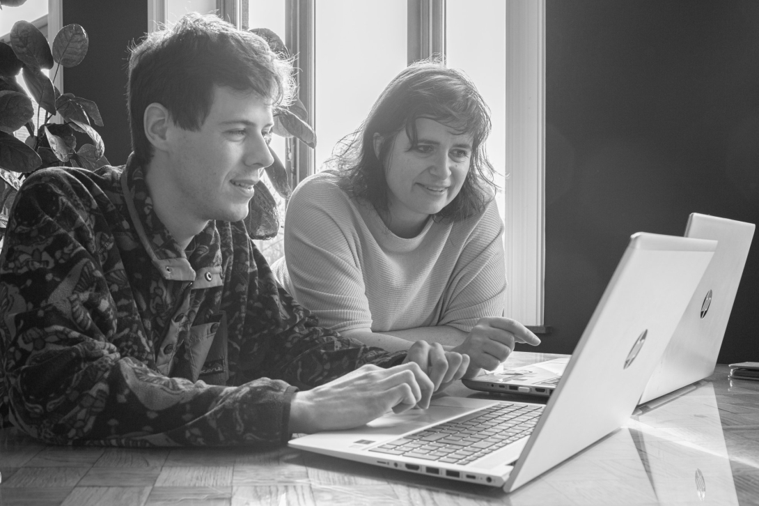 Profex collega Lies ondersteunt collega met waterscan